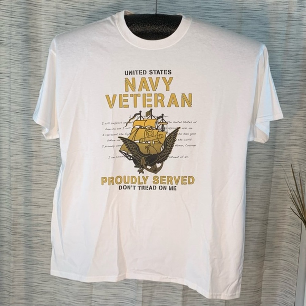 Gildan NWOT white “Navy Veteran” short sleeve tee shirt.